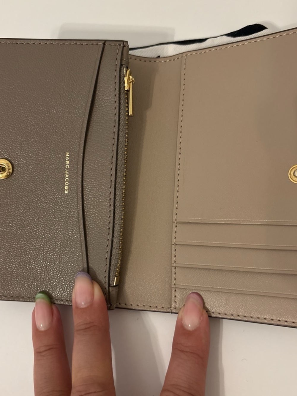 Marc Jacobs Taupe Gray Leather Card Holder - Picture 3 of 3